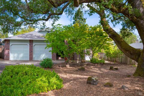 Photo of 424 Greens Drive, Healdsburg, CA 95448 (MLS # 326070311)