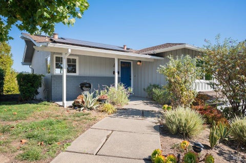 Photo of 4 Longfellow Road, Mill Valley, CA 94941 (MLS # 326085492)