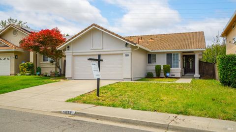 Photo of 5038 Lakeview Circle, Fairfield, CA 94534 (MLS # 326047373)