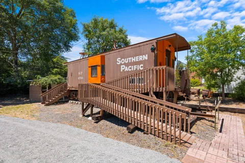 MLS: 326049433