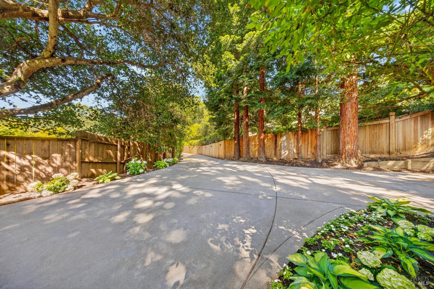 14 Sunny Oaks Drive
