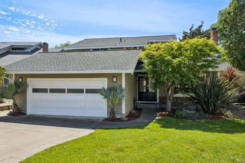 Photo of 29 Andreas Circle, Novato, CA 94945 (MLS # 326030287)