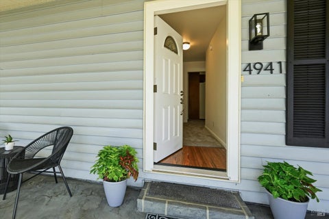 Photo of 4941 Hansen Drive, Santa Rosa, CA 95409 (MLS # 326056136)