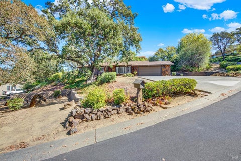 Photo of 214 Wykoff Drive, Vacaville, CA 95688 (MLS # 326084424)