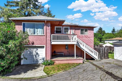 Photo of 682 Maplewood Avenue, Napa, CA 94558 (MLS # 326027994)
