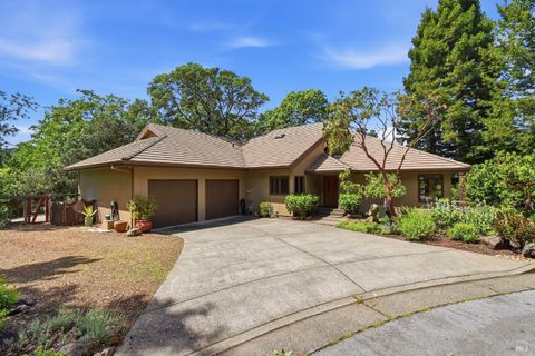 Photo of 4730 Woodcliff Court, Santa Rosa, CA 95405 (MLS # 326031691)