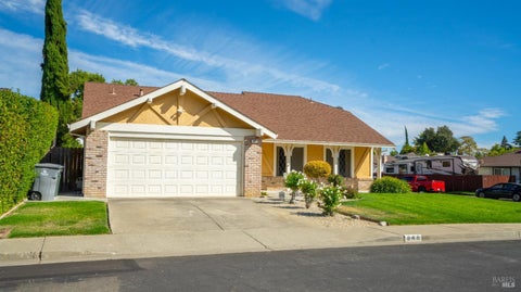 Photo of 848 Arbor Oaks Drive, Vacaville, CA 95687 (MLS # 326072254)