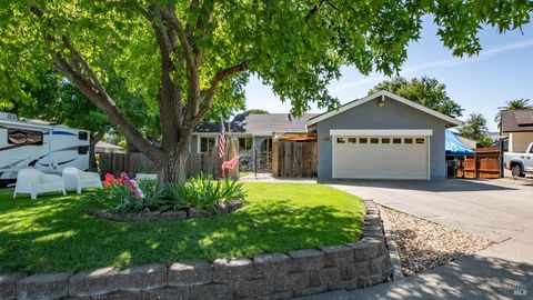 Photo of 400 Corte Cadiz, Vacaville, CA 95688 (MLS # 326043405)