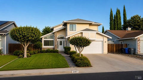 Photo of 207 Loch Lomond Drive, Vacaville, CA 95687 (MLS # 326077133)