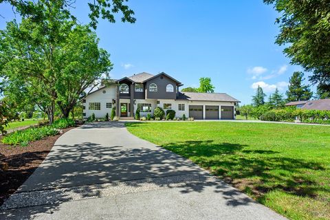 Photo of 5533 Oak Meadow Drive, Santa Rosa, CA 95401 (MLS # 326031759)