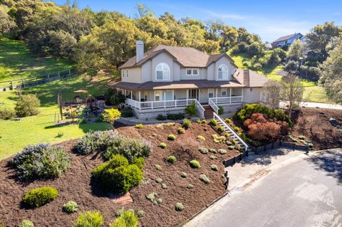 Photo of 810 Revel Road, Healdsburg, CA 95448 (MLS # 326007147)