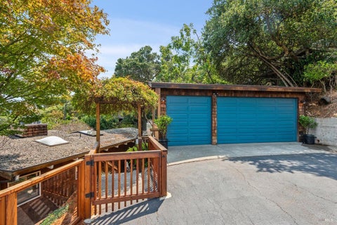 Photo of 35 Oak Place, Belvedere, CA 94920 (MLS # 326073847)