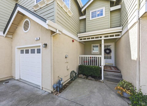 Photo of 73 Manchester Drive, Fairfield, CA 94533 (MLS # 326073838)