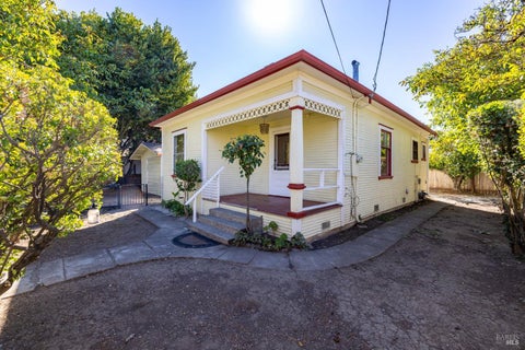 Photo of 105 Garden Street, Santa Rosa, CA 95401 (MLS # 326087362)