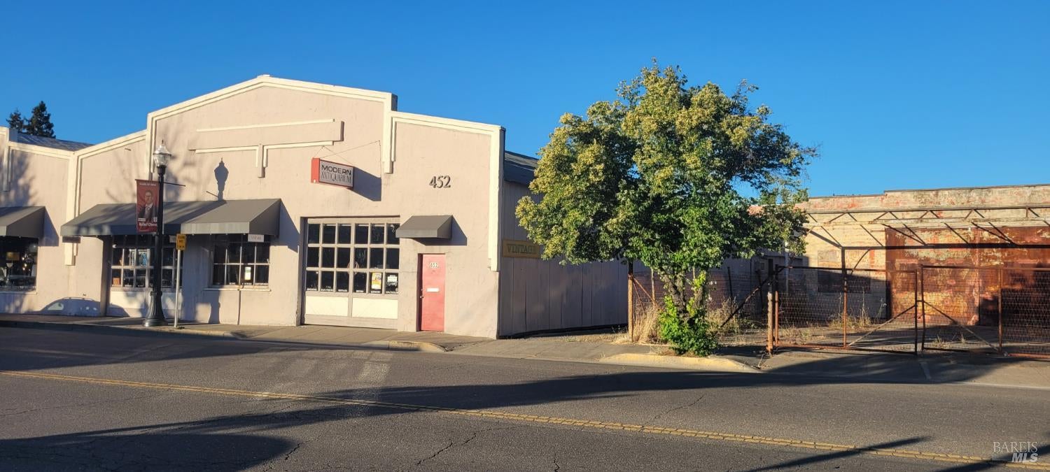 452 Healdsburg Avenue