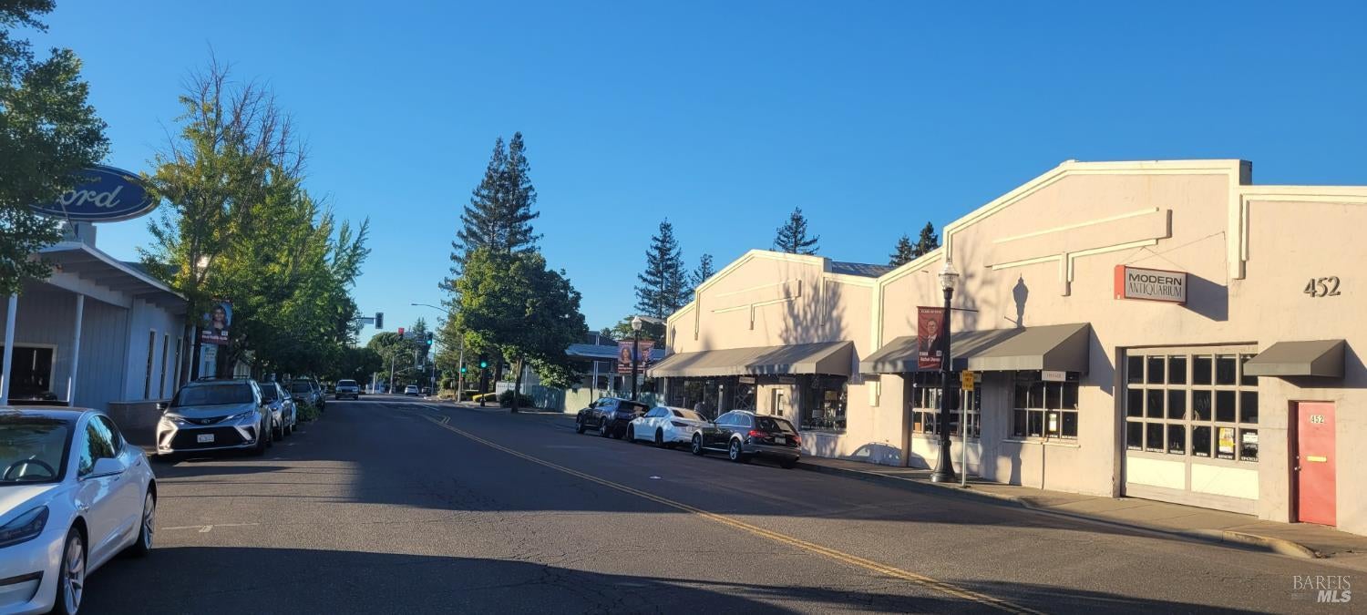 452 Healdsburg Avenue