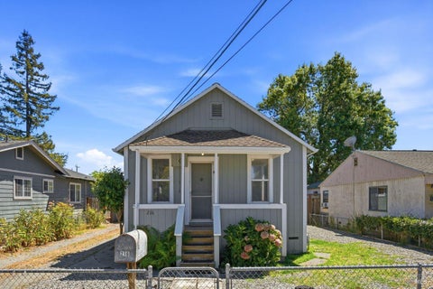 Photo of 216 Theresa Street, Santa Rosa, CA 95407 (MLS # 326073887)