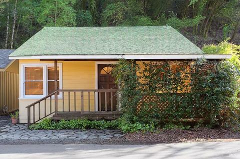 Photo of 2167 Redwood Drive, Healdsburg, CA 95448 (MLS # 326040326)