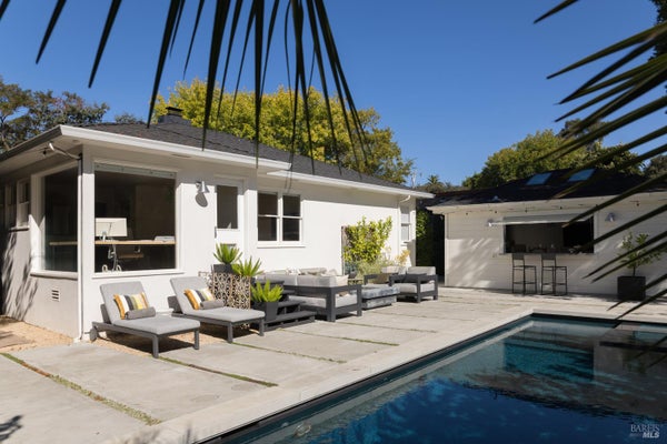 582 3RD ST E, SONOMA, CA 95476 - Image a08144e92412a603b0b08bd70c800981/1903010316