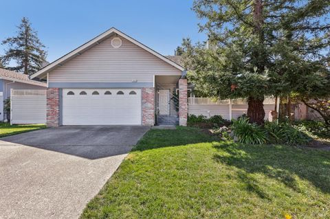 Photo of 1553 Holly Avenue, Rohnert Park, CA 94928 (MLS # 326024358)