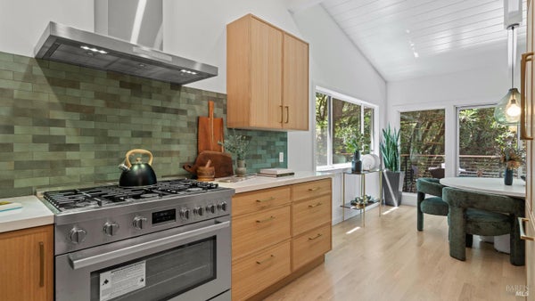 10 FIRE RD, LARKSPUR, CA 94939 - Image a16553dd4c1c0c8af4e6e10bd705fb95/4091049687