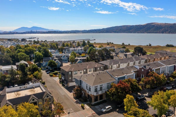 334 1ST ST, BENICIA, CA 94510 - Image a1e91efafae921e062f4ec10dc2a4fb3/3195504300
