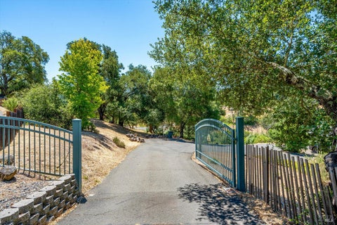 Photo of 1055 Sundown Trail, Santa Rosa, CA 95404 (MLS # 326053922)