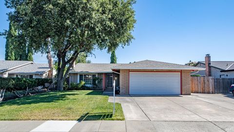Photo of 178 Arroyo Court, Vacaville, CA 95687 (MLS # 326061999)
