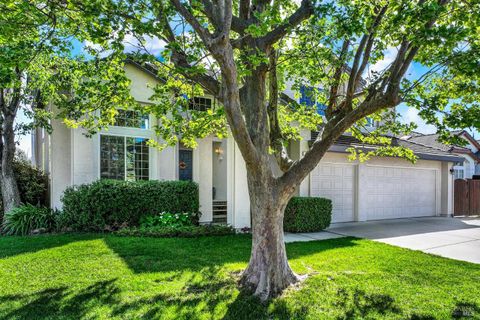 Photo of 150 Deerglen Circle, Vacaville, CA 95687 (MLS # 326016147)