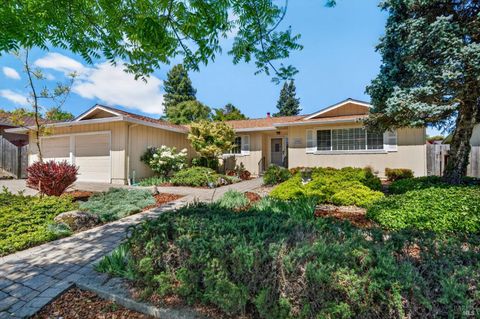 Photo of 2968 Woodcrest Drive, Napa, CA 94558 (MLS # 326031037)