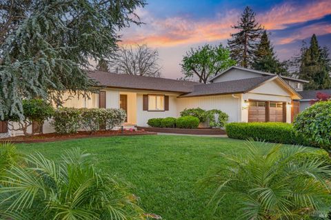 Photo of 2447 Rigdon Street, Napa, CA 94558 (MLS # 326024589)