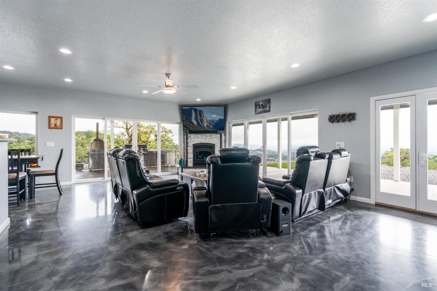 Ukiah, California, 95482, United States, 3 Bedrooms Bedrooms, ,3 BathroomsBathrooms,Residential,Active,2019494