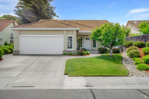 Photo of 3213 Bear Creek Drive, Fairfield, CA 94534 (MLS # 326046349)