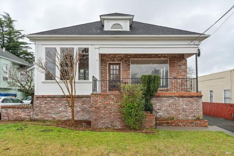 Photo of 816 B Street, Petaluma, CA 94952 (MLS # 326009841)