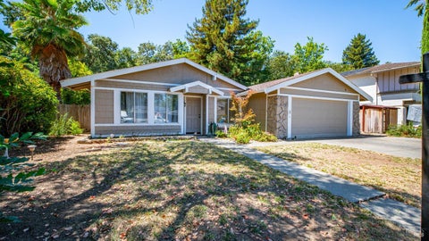 Photo of 226 N Alamo Drive, Vacaville, CA 95688 (MLS # 326066543)