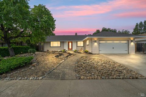 Photo of 172 Salinas Drive, Vacaville, CA 95688 (MLS # 326022125)