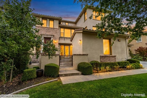 Photo of 612 Via De Bella, Fairfield, CA 94534 (MLS # 326039643)