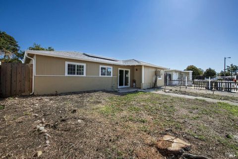 Photo of 1024 Tyler Street, Fairfield, CA 94533 (MLS # 326053981)