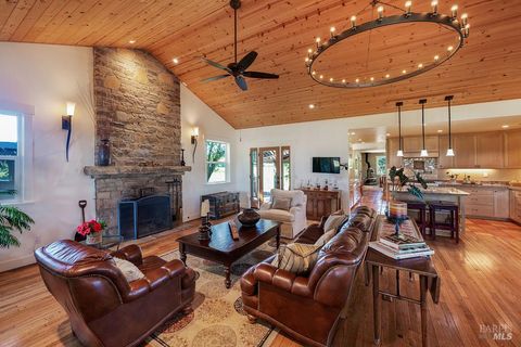 Photo of 655 W Grant Street, Healdsburg, CA 95448 (MLS # 326028576)