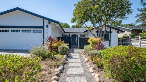 Photo of 261 Redwood Circle, Petaluma, CA 94954 (MLS # 326056759)