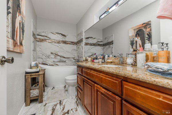 2454 SEBASTOPOL LN, HAYWARD, CA 94542 - Image ab5bb7ff6bd6f28bd801b9623e1a2fef/1060748304