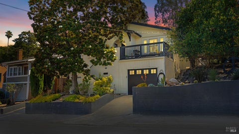 Photo of 121 Belle View Avenue, Petaluma, CA 94952 (MLS # 326066819)