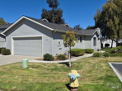 Photo of 698 Helen Drive, Hollister, CA 95023 (MLS # 326073003)
