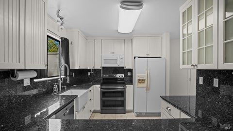 Photo of 116 Posada Del Sol, Novato, CA 94949 (MLS # 326078020)