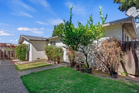 Photo of 434 E H Street, Benicia, CA 94510 (MLS # 326045734)