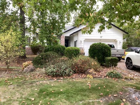 Photo of 317 Windflower Court, Windsor, CA 95492 (MLS # 325090395)