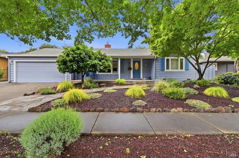 Photo of 1011 Woodlawn Drive, Napa, CA 94558 (MLS # 326035357)