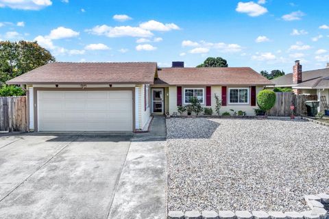 Photo of 421 Sarah Way, Suisun City, CA 94585 (MLS # 326023709)