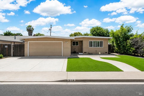 Photo of 318 Havasu Drive, Vacaville, CA 95687 (MLS # 326058073)