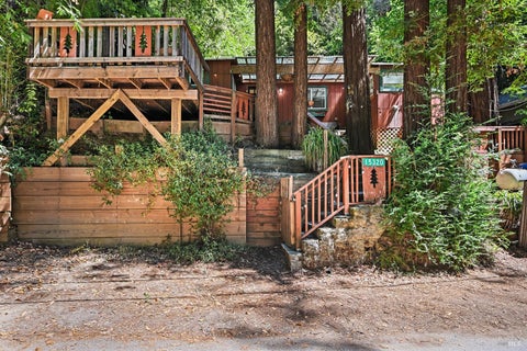 Photo of 15320 Canyon 3 Road, Rio Nido, CA 95471 (MLS # 326072746)